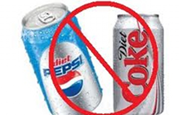 DRINKING DIET SODA: 60,000 Women Tested And Many Show Symptoms!